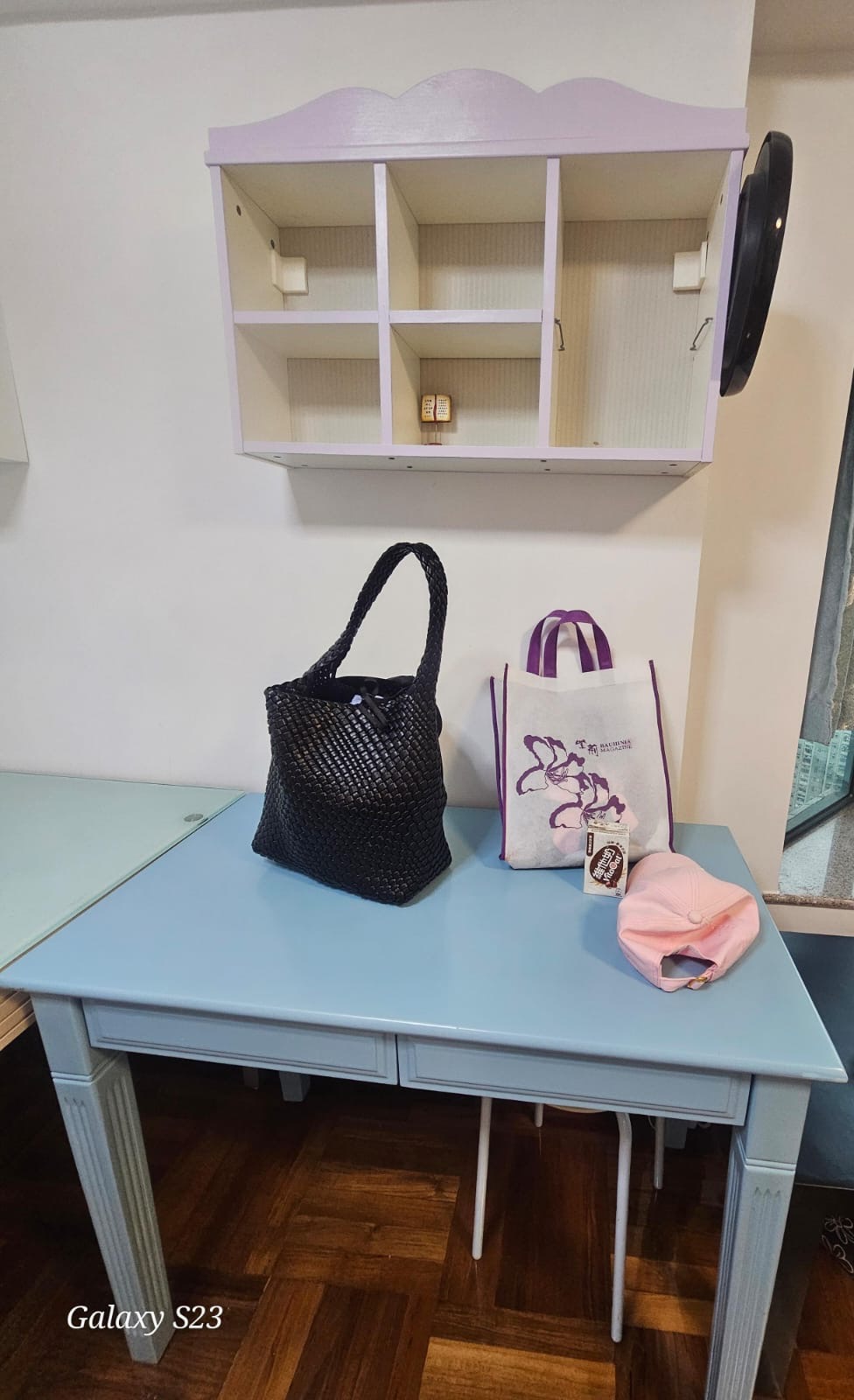 一张不大不小的桌子