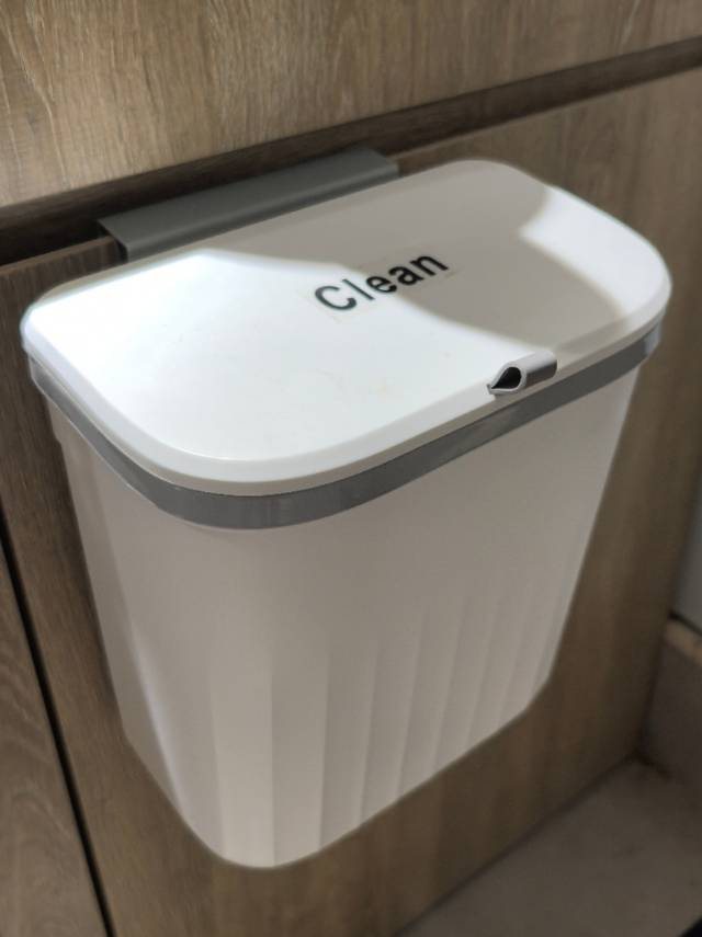 厨房壁挂垃圾桶