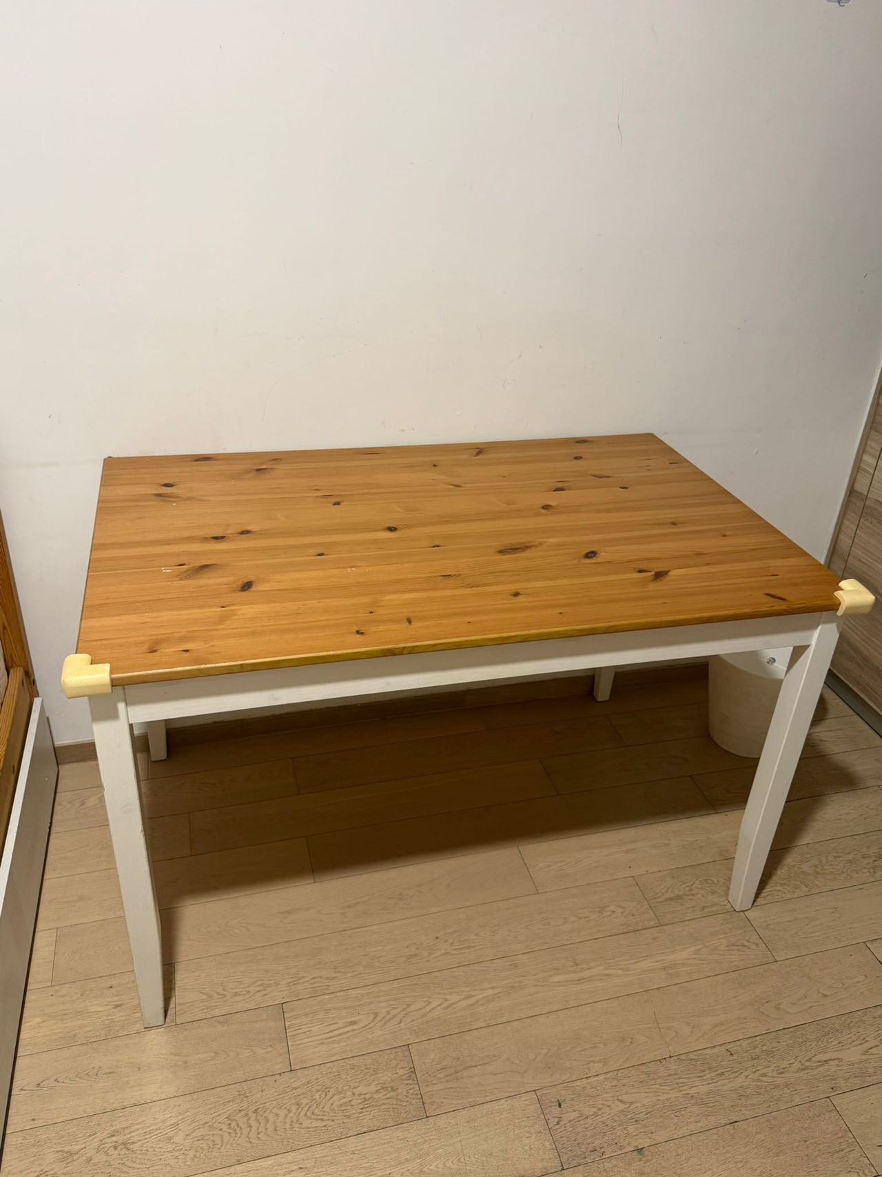 马鞍山免费出桌子、椅子，鞋柜等