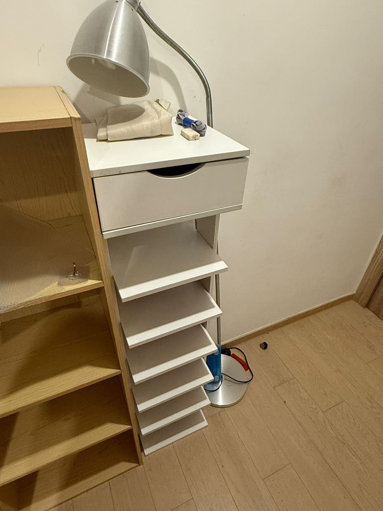 马鞍山免费出桌子、椅子，鞋柜等