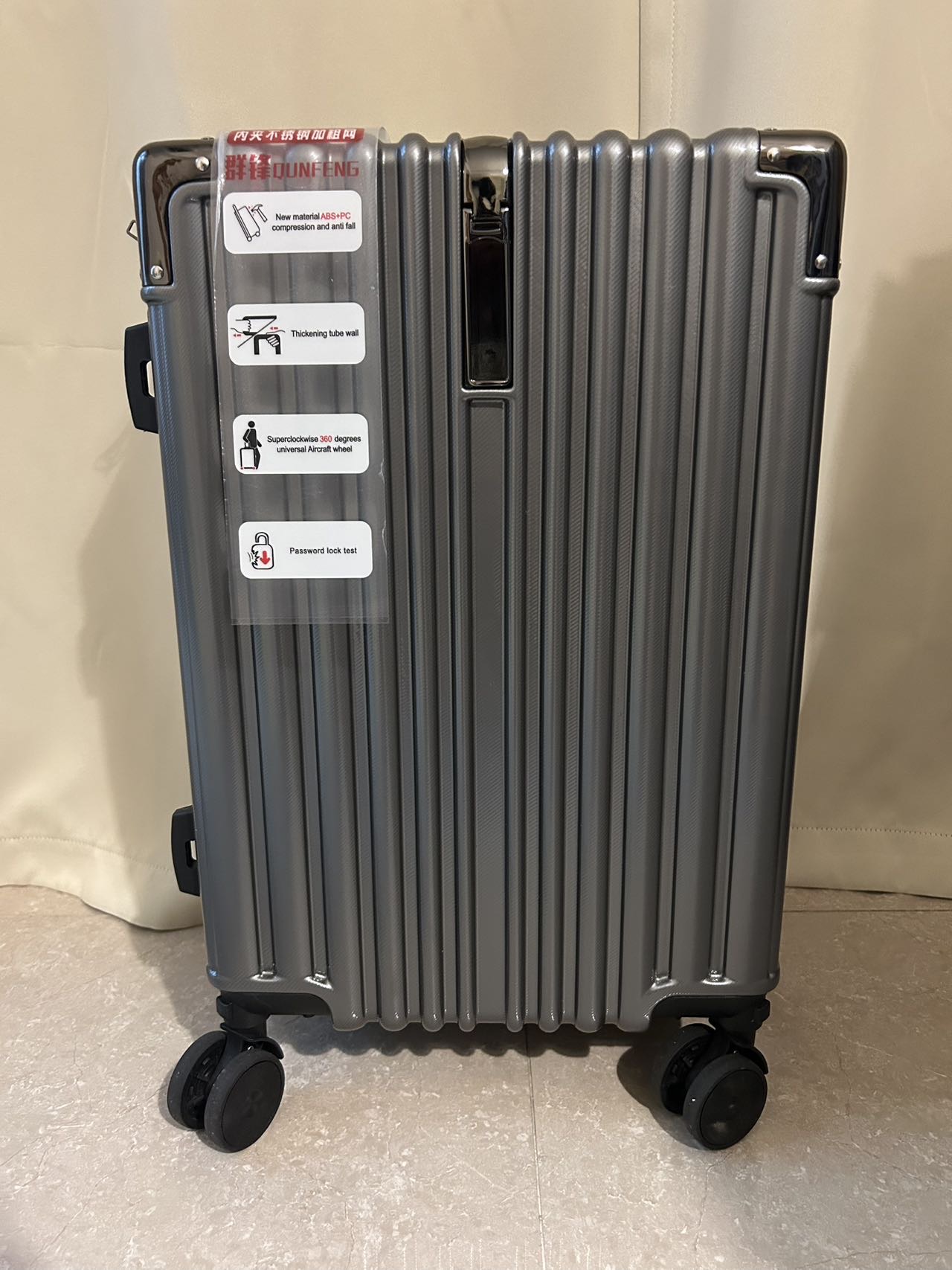 全新20寸行李箱