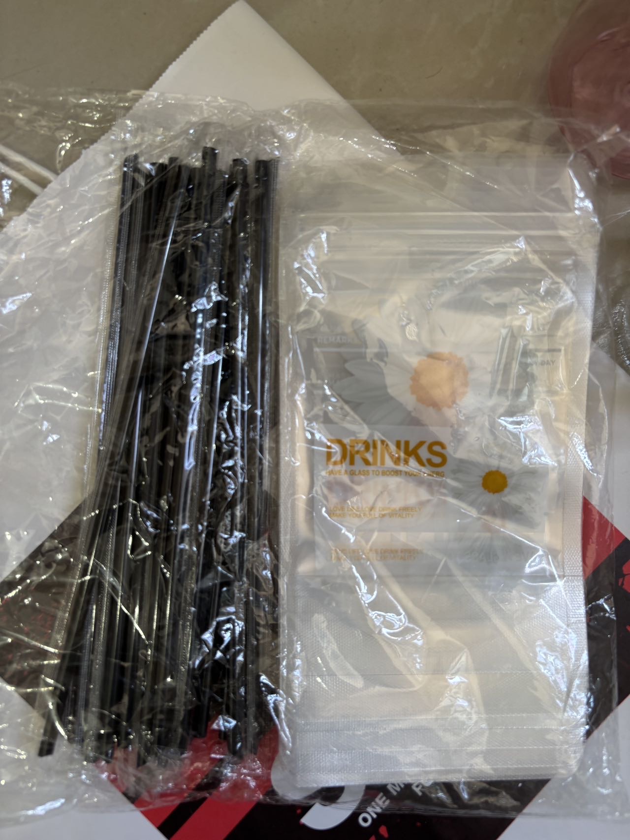 饮品袋和吸管