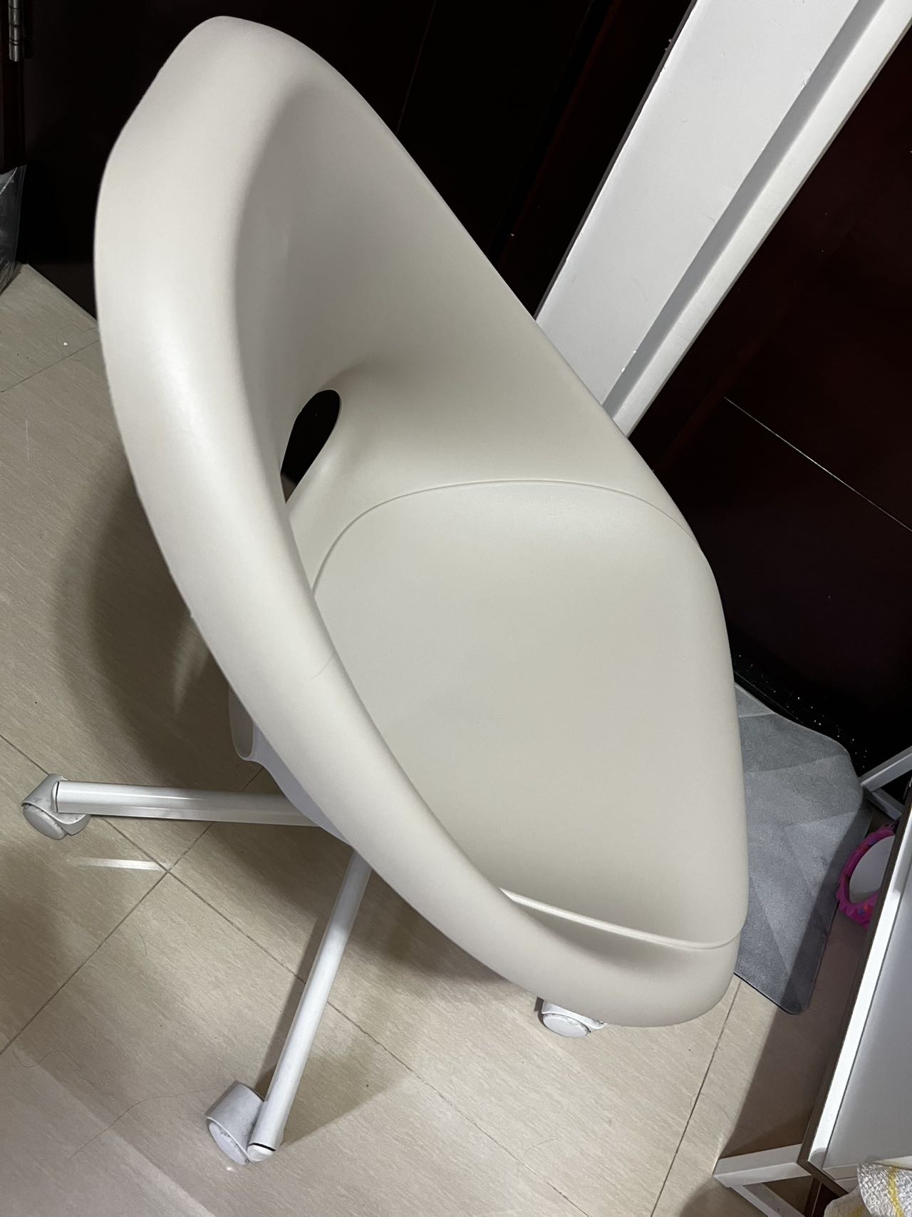 宜家万向轮椅子