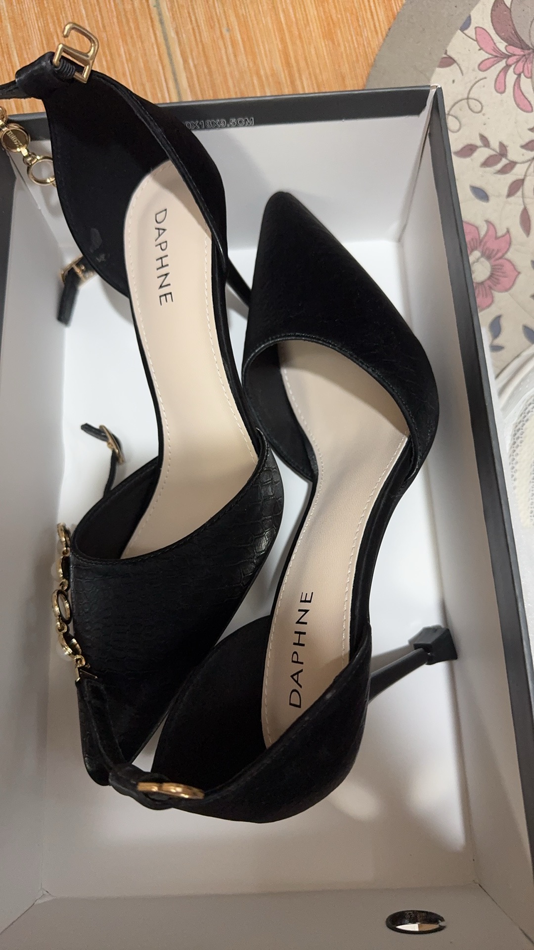达芙妮高跟鞋