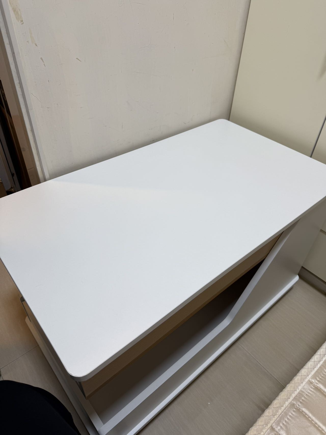 可移动可升降桌子