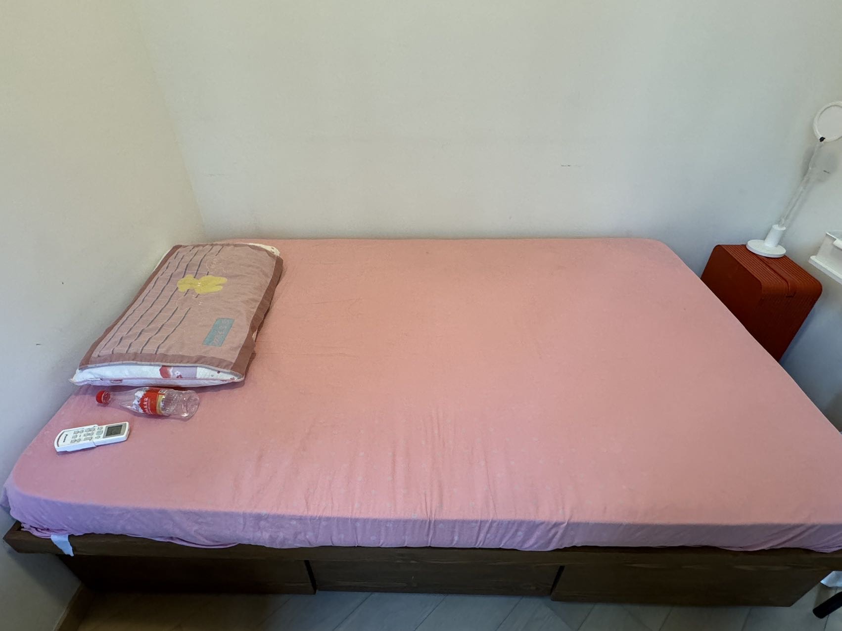 床，衣柜，塑料柜，衣架