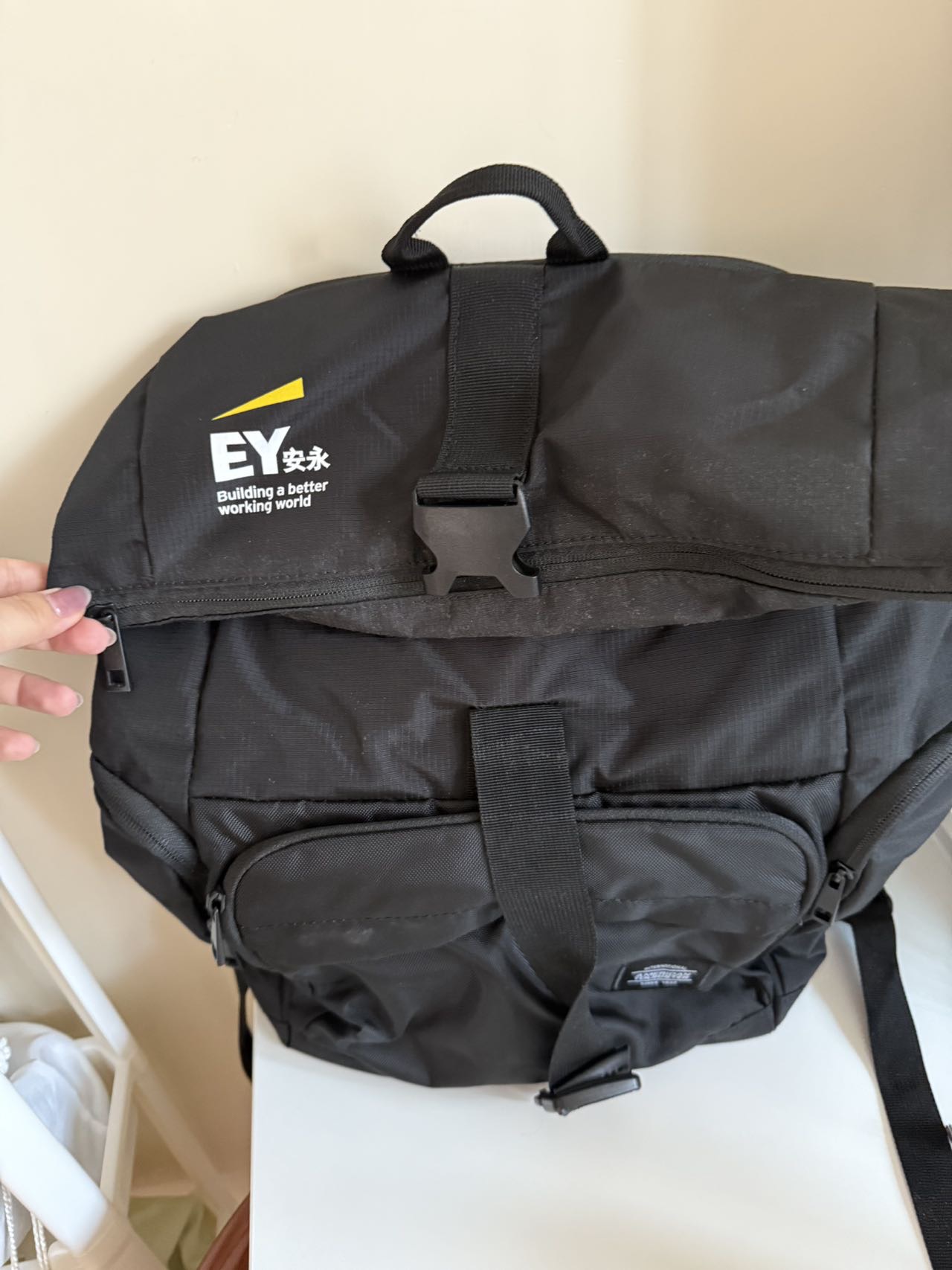 EY双肩包