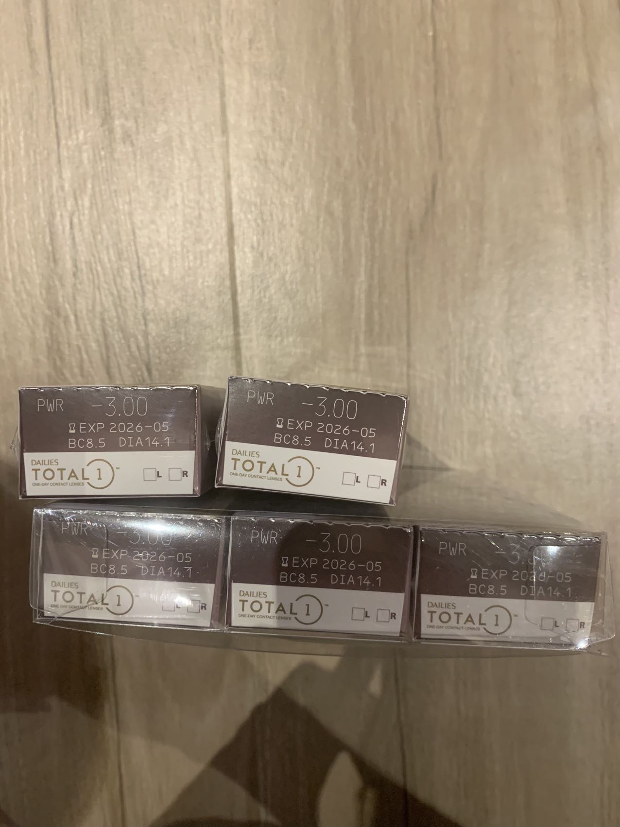 爱尔康隐形眼镜300度