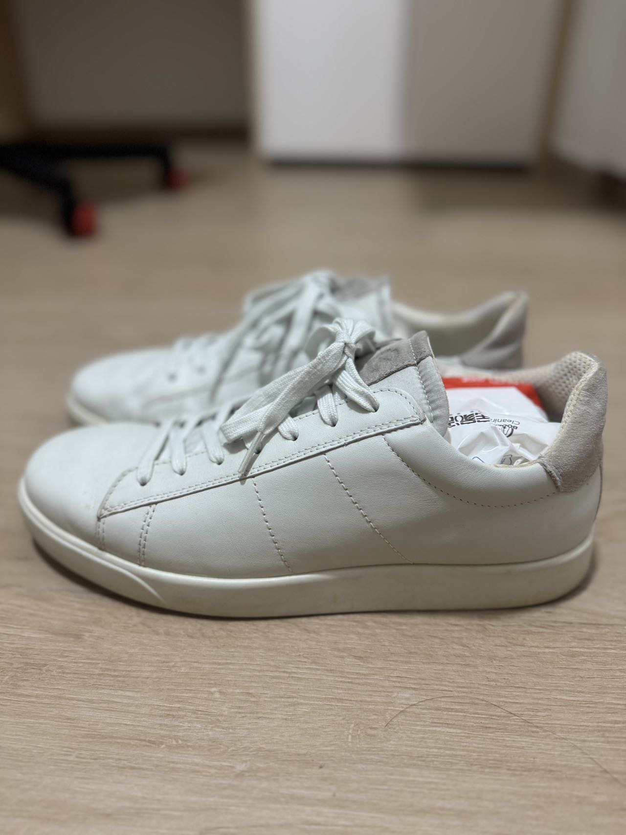 ecco白色板鞋男42码