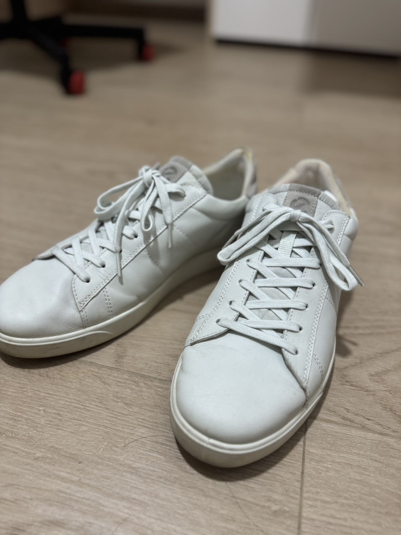 ecco白色板鞋男42码