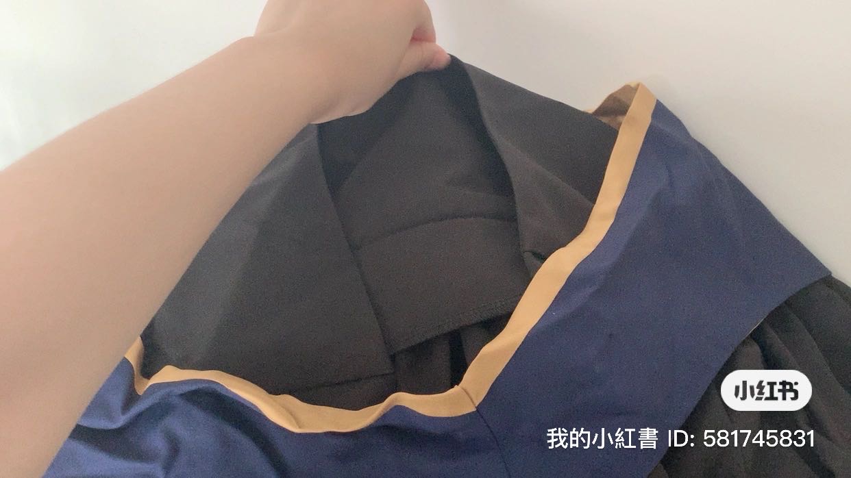 港大经管学院硕士毕业袍M+帽