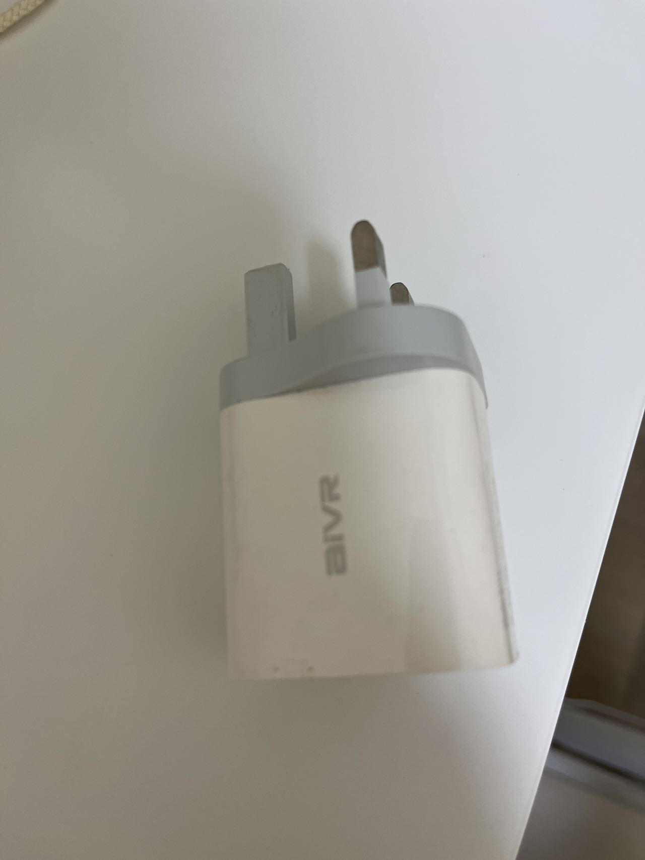 港版USB充电头一个