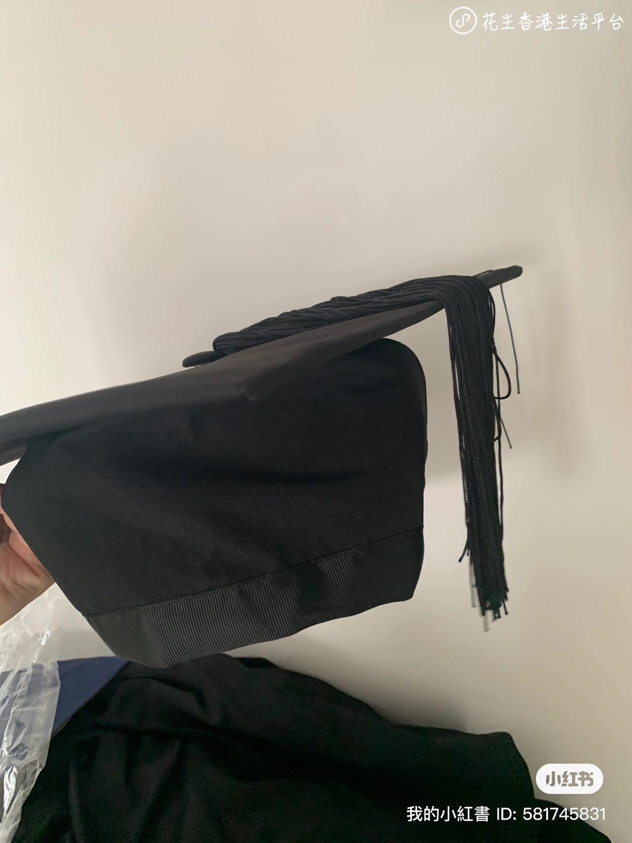 香港大学经管硕士毕业服带帽子