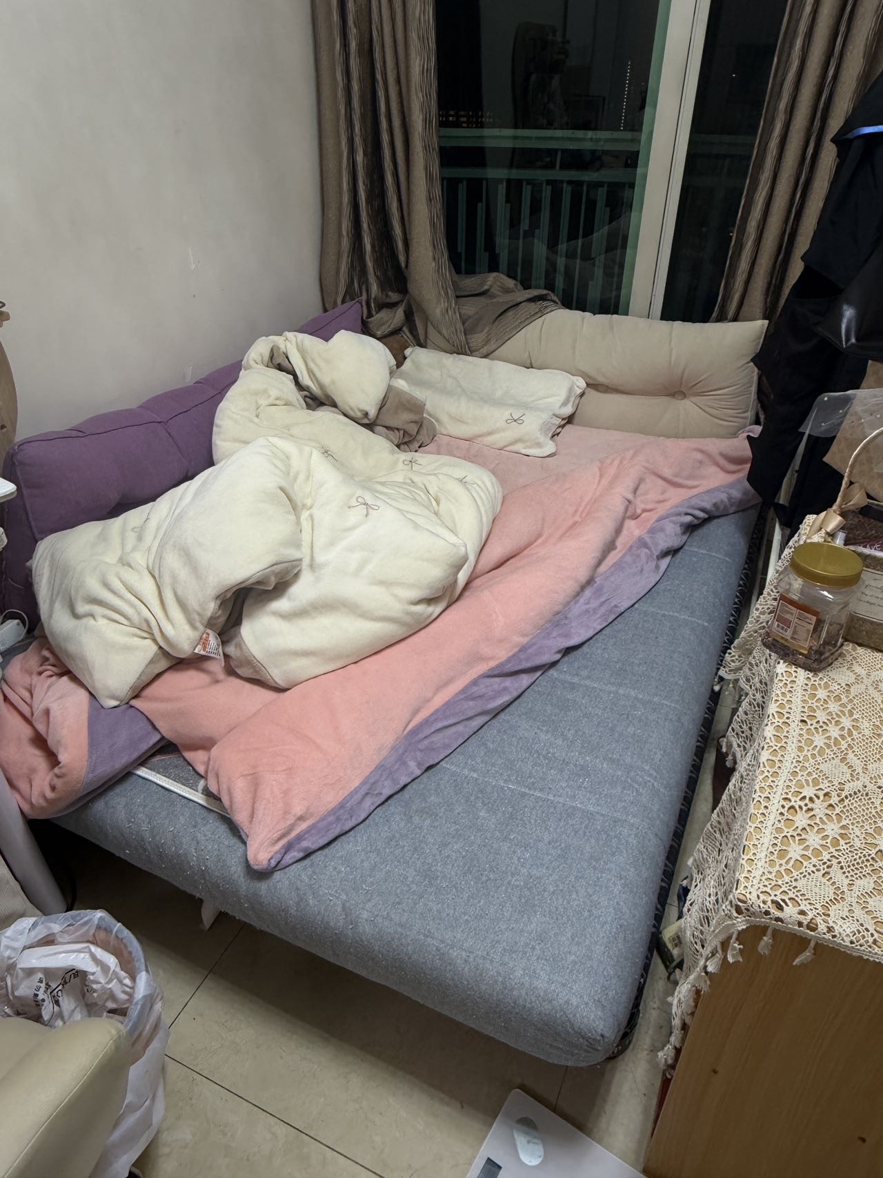 Queen size落地床架