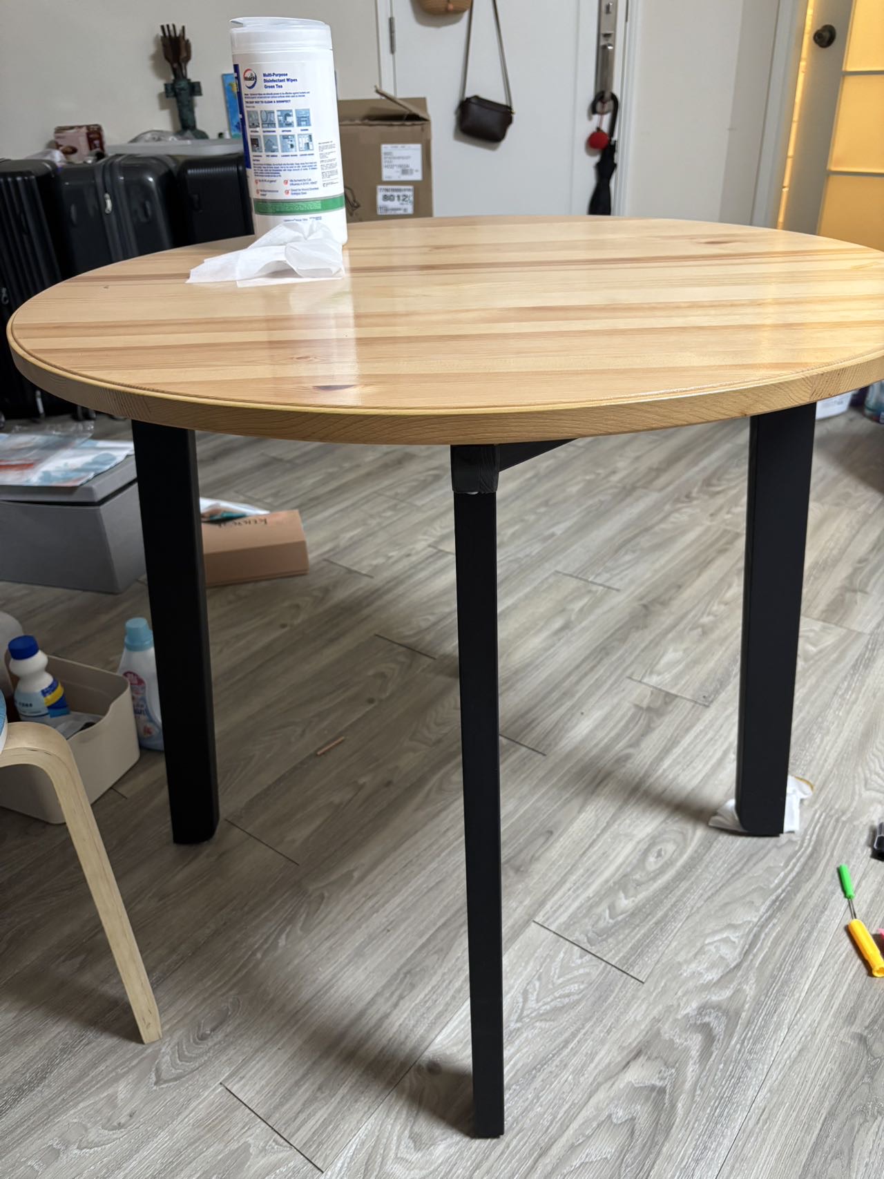 鞋柜，餐桌，穿衣镜+挂衣架，凳子