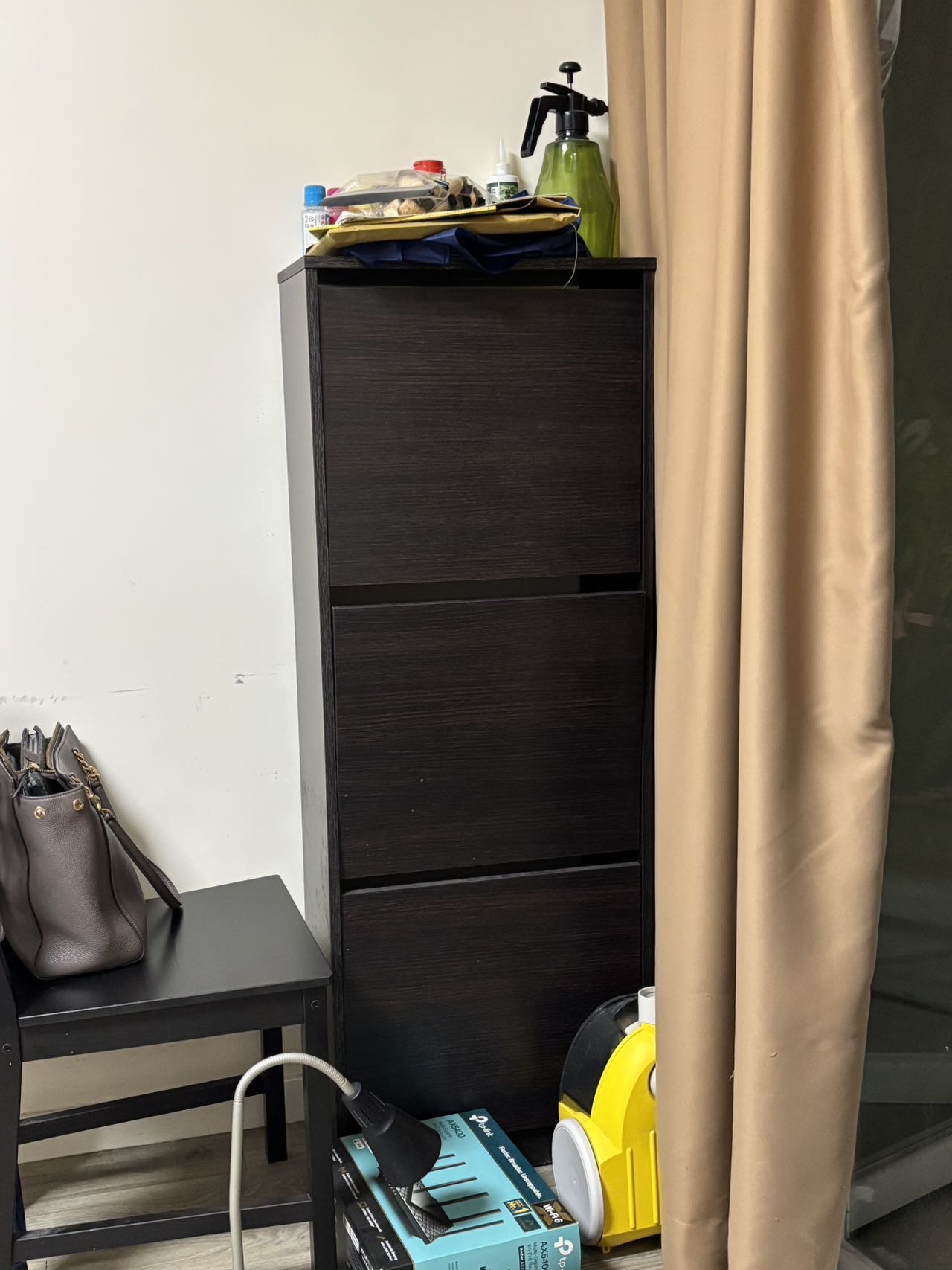 鞋柜，餐桌，穿衣镜+挂衣架，凳子