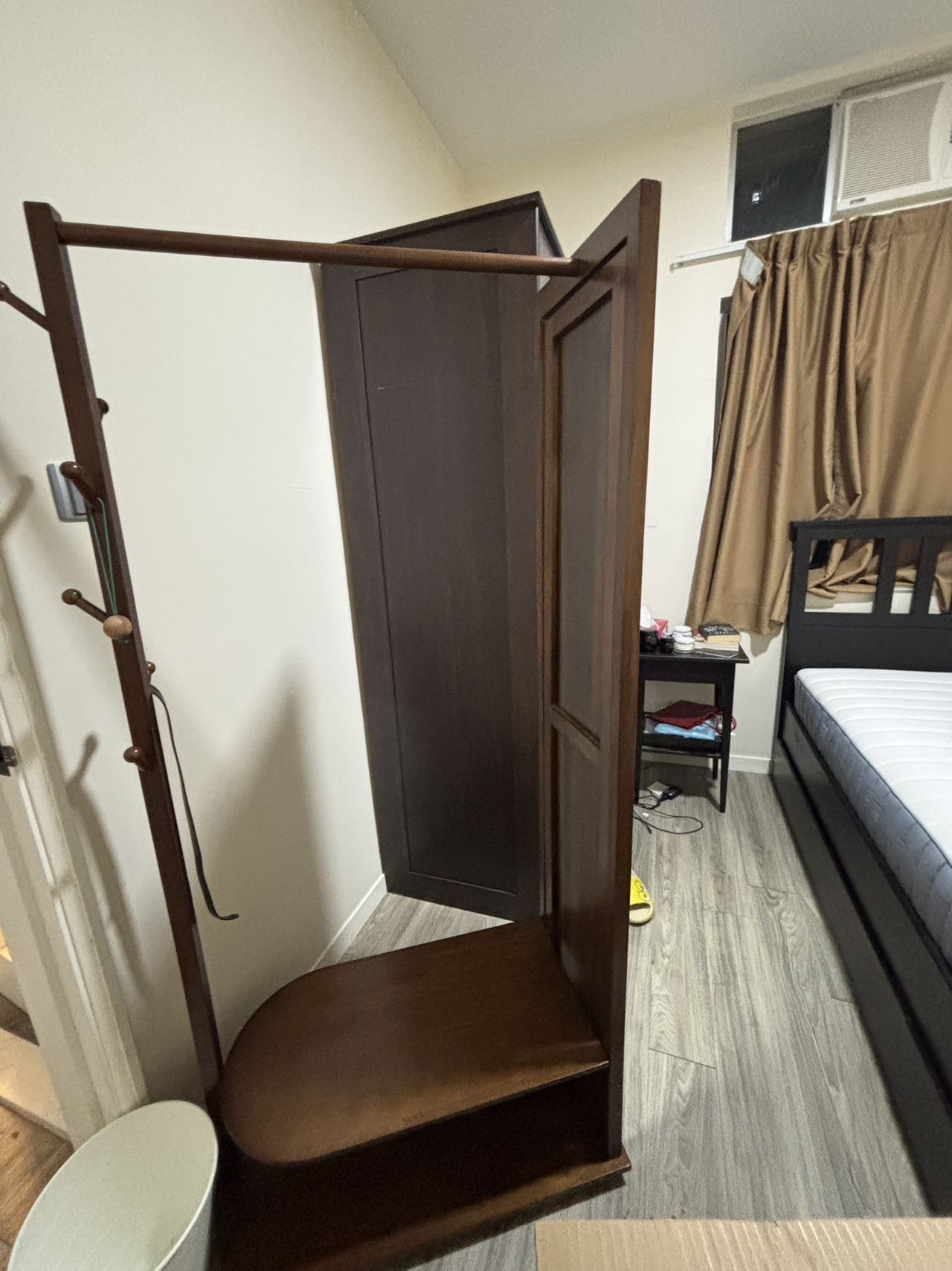 鞋柜，餐桌，穿衣镜+挂衣架，凳子