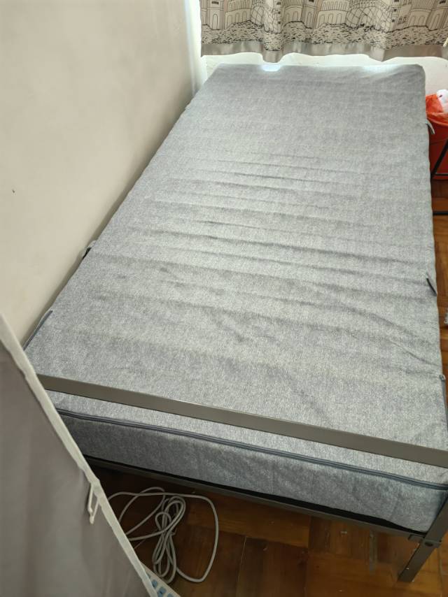 单人床架和床垫