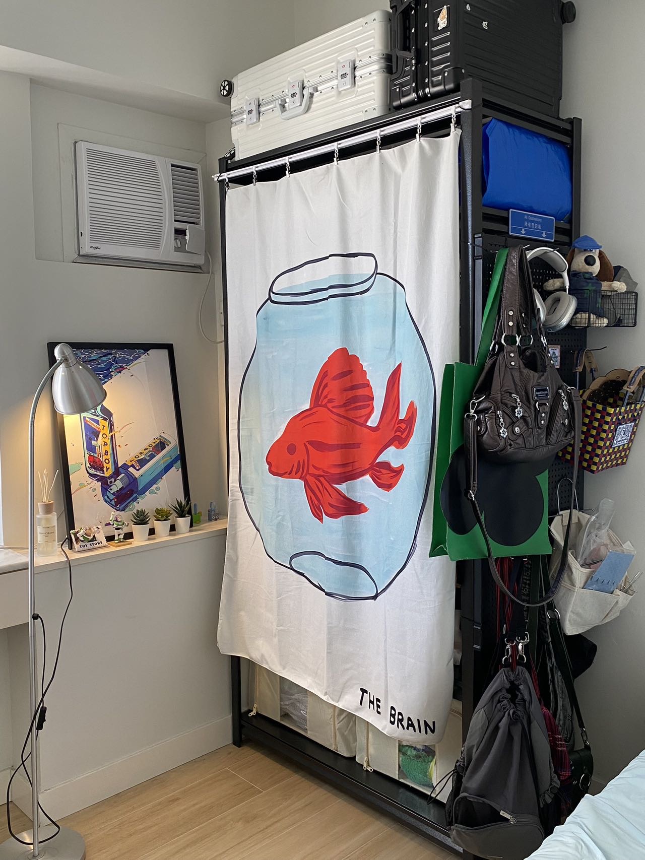 货架衣柜+洞洞板组合