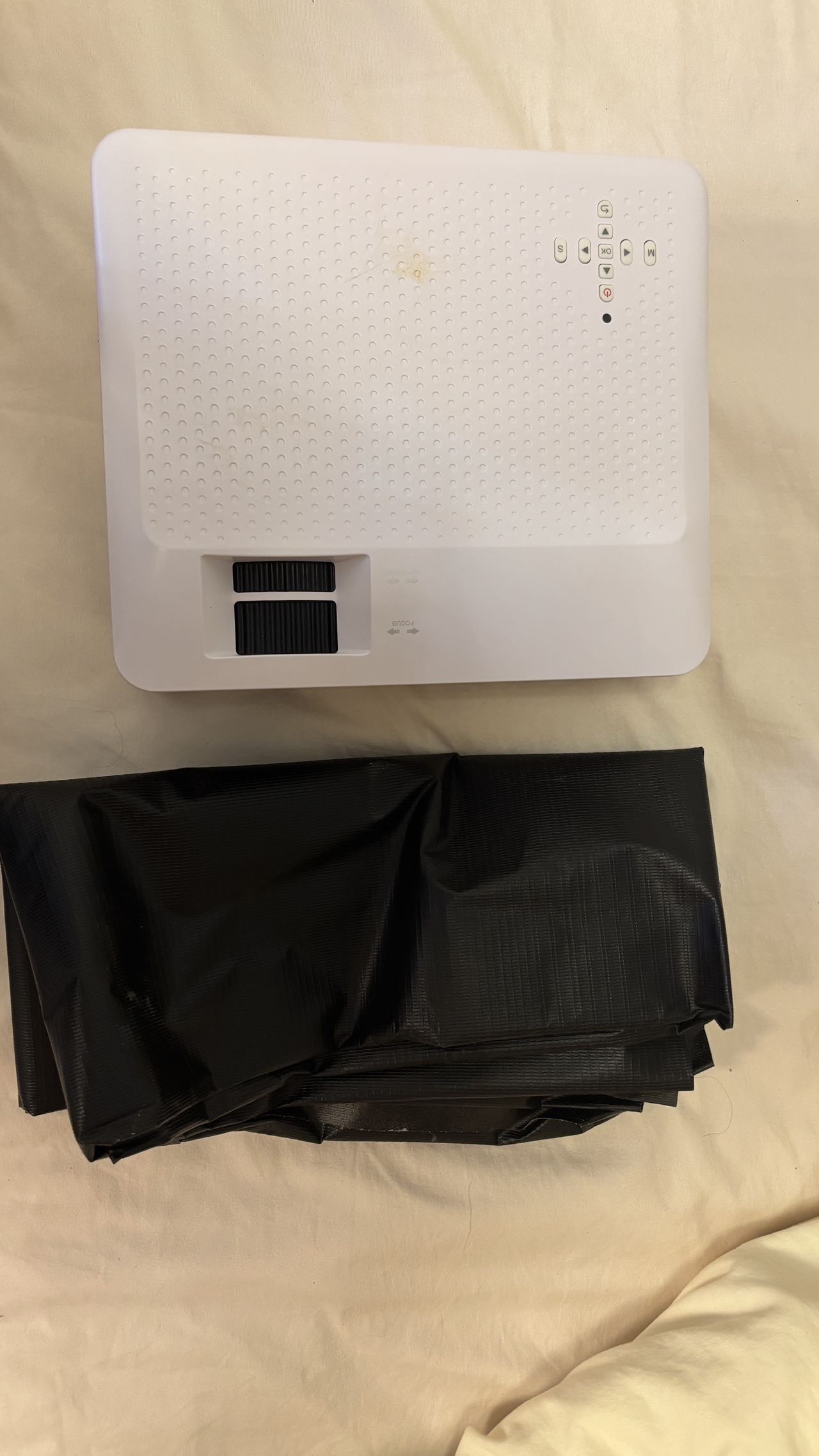 投影仪（带盒带幕布）