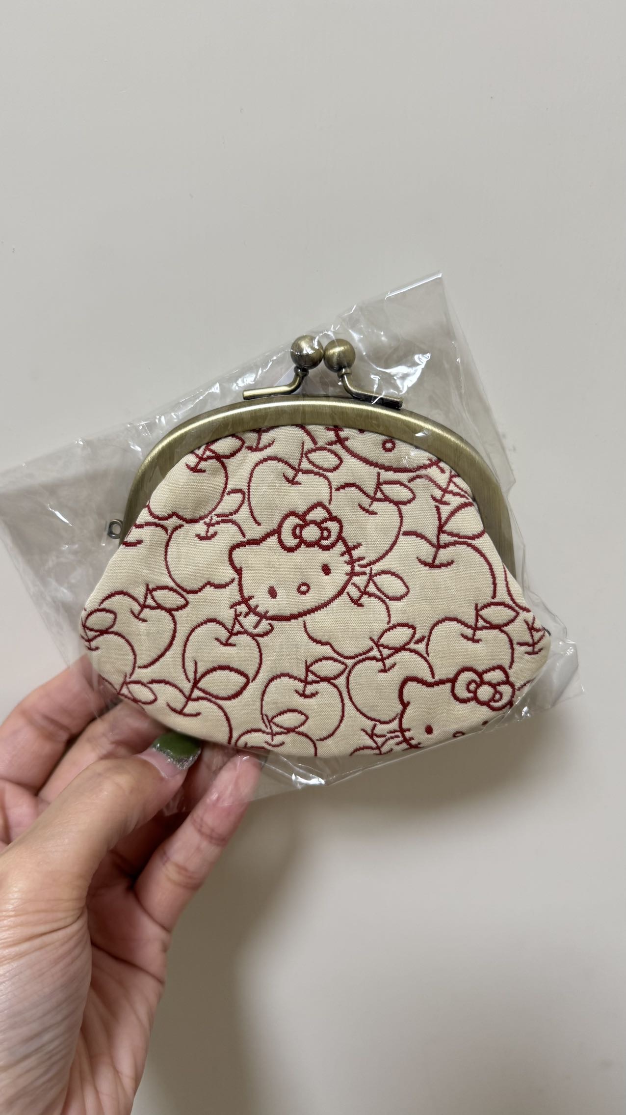 全新Hello Kitty红色口金包，京都购入