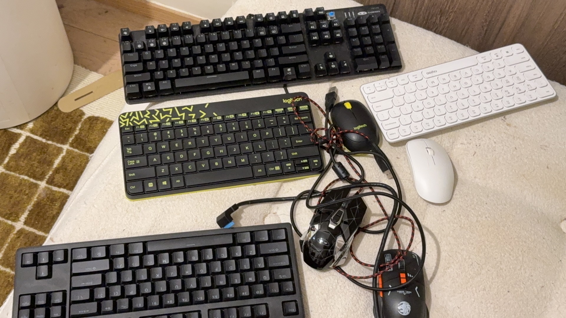 一堆鼠标键盘