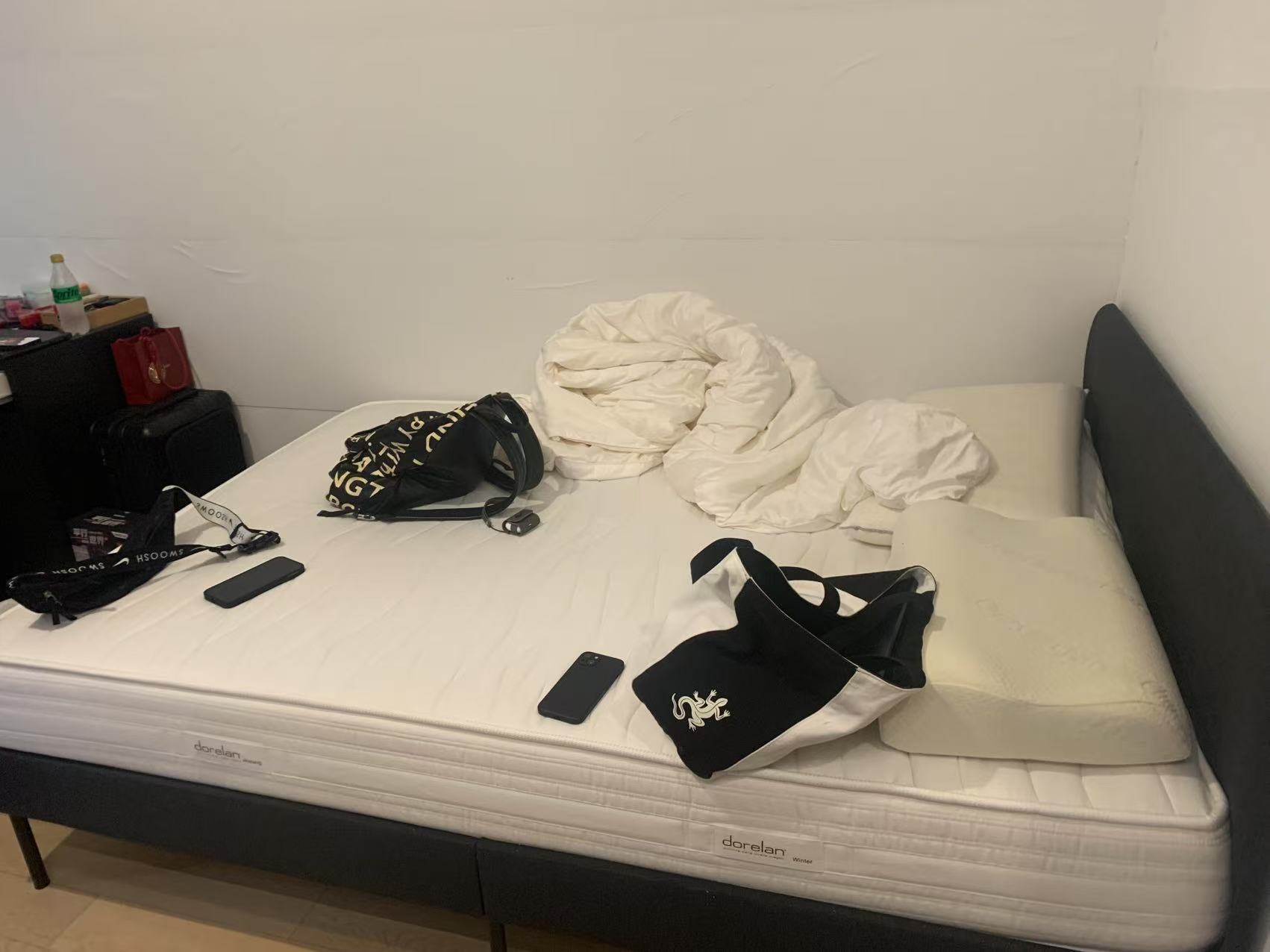 床➕柜子➕桌子