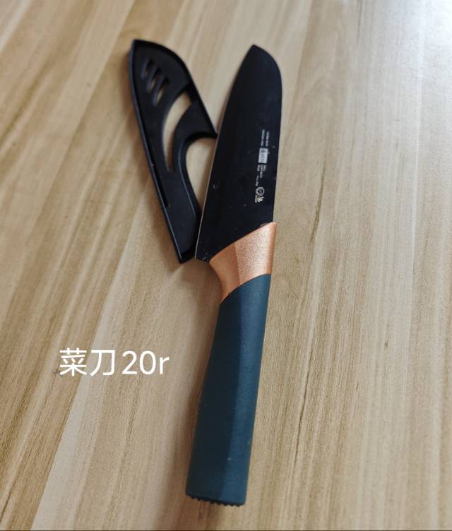 被子，电煮锅，梳子，刀具，电熨斗