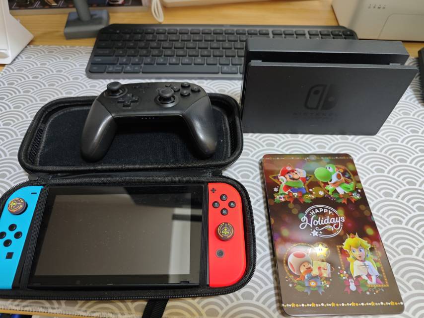 switch 港版初版，送 pro 手柄及收纳包及卡带盒
