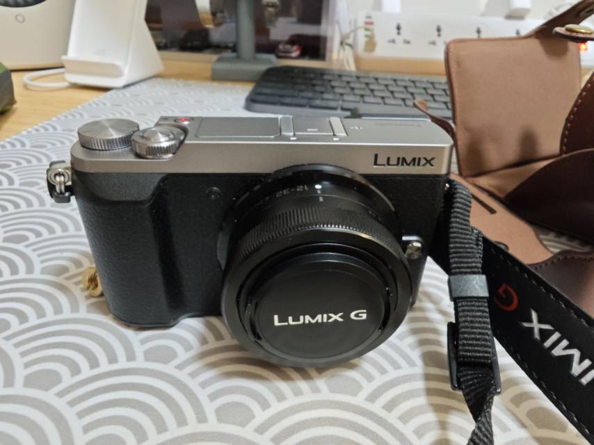 松下 gx85 微单+100300 f4-5.6镜头+送牛皮保护套