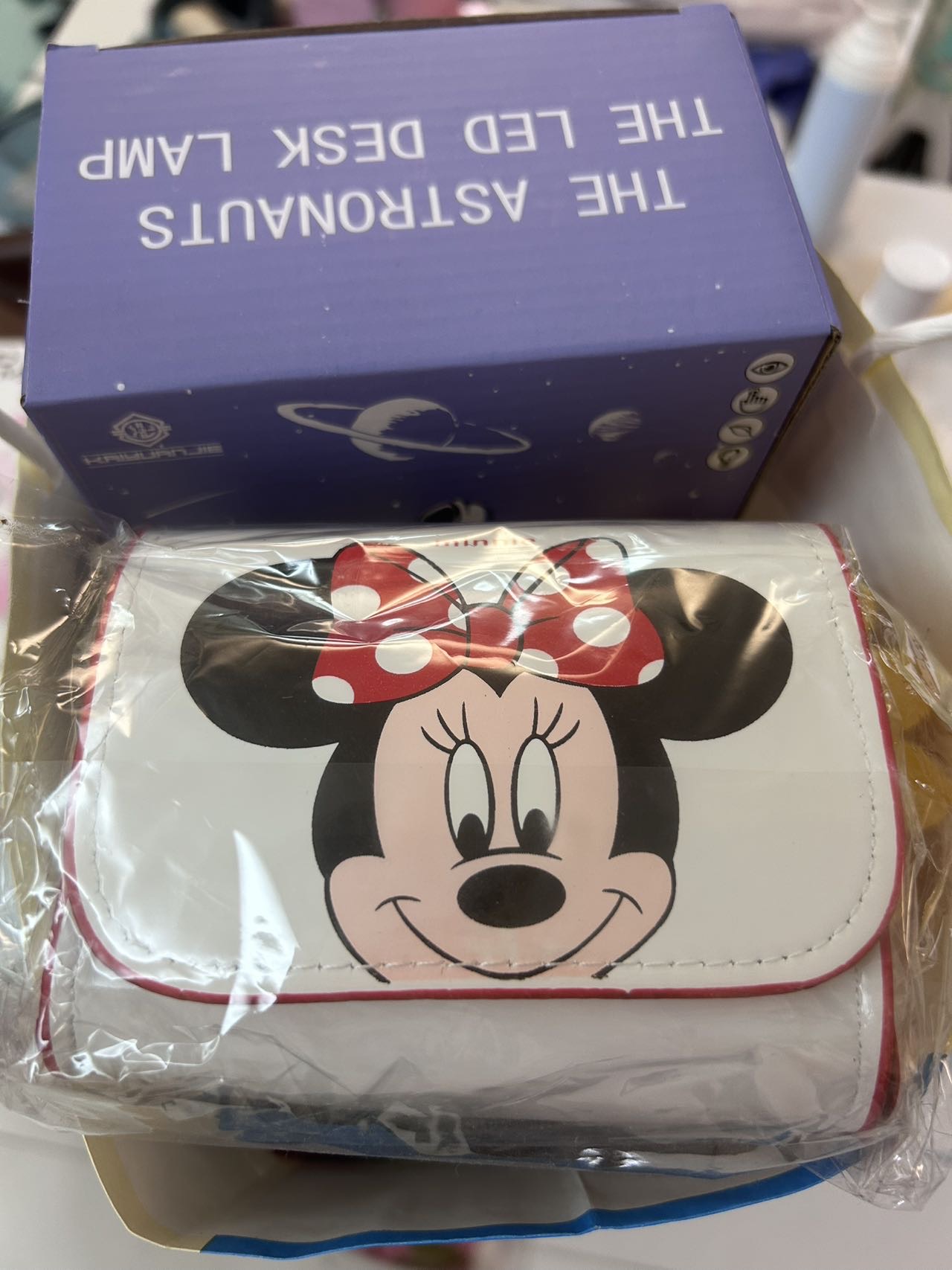 台灯风扇洗发水洗手液笔记本纸巾