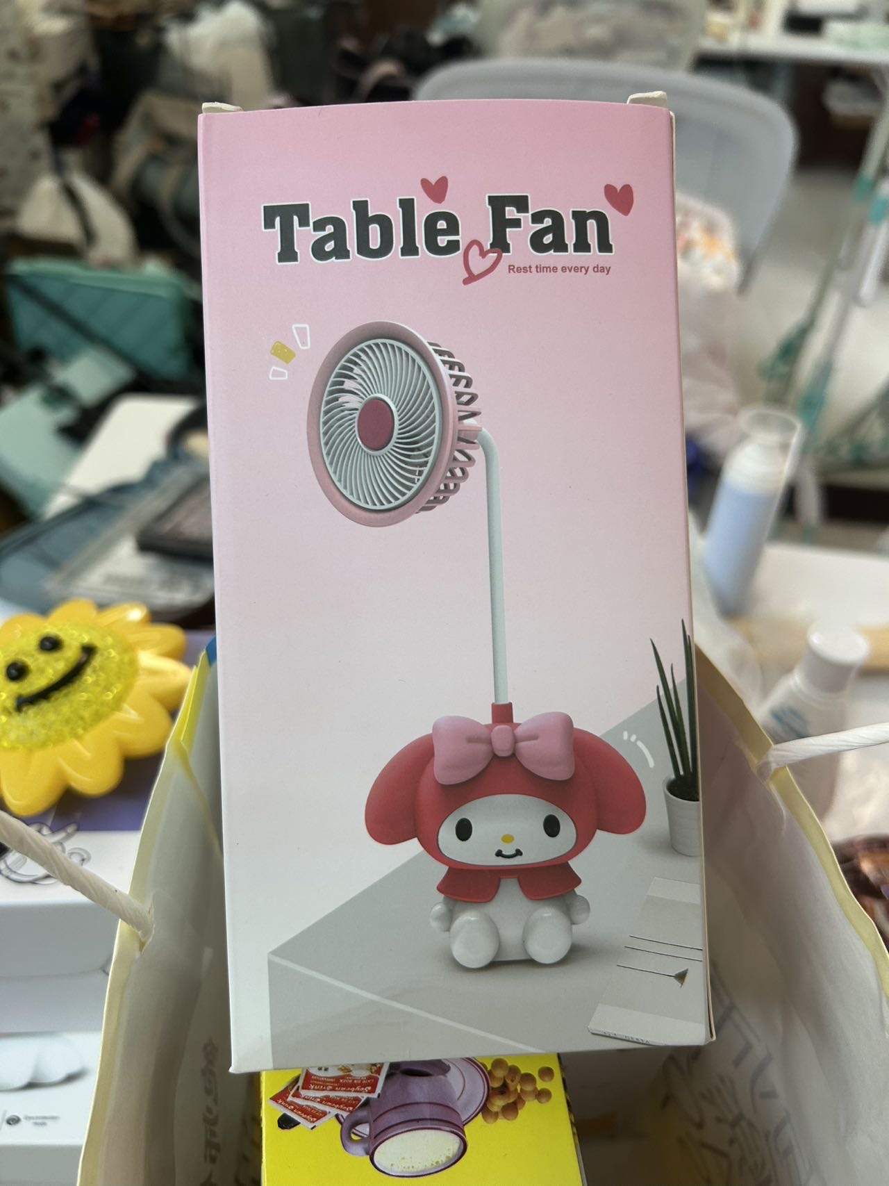 台灯风扇洗发水洗手液笔记本纸巾