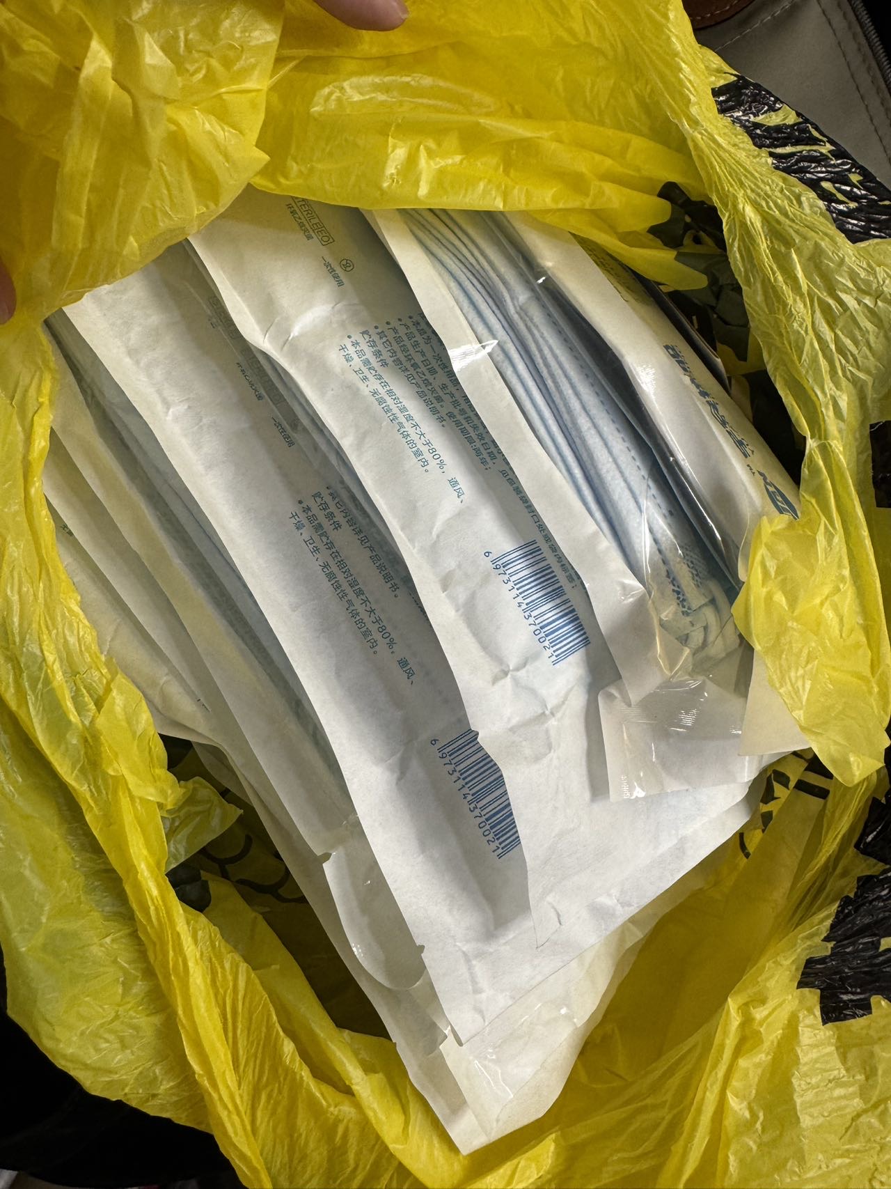 8包医用口罩，每包十个