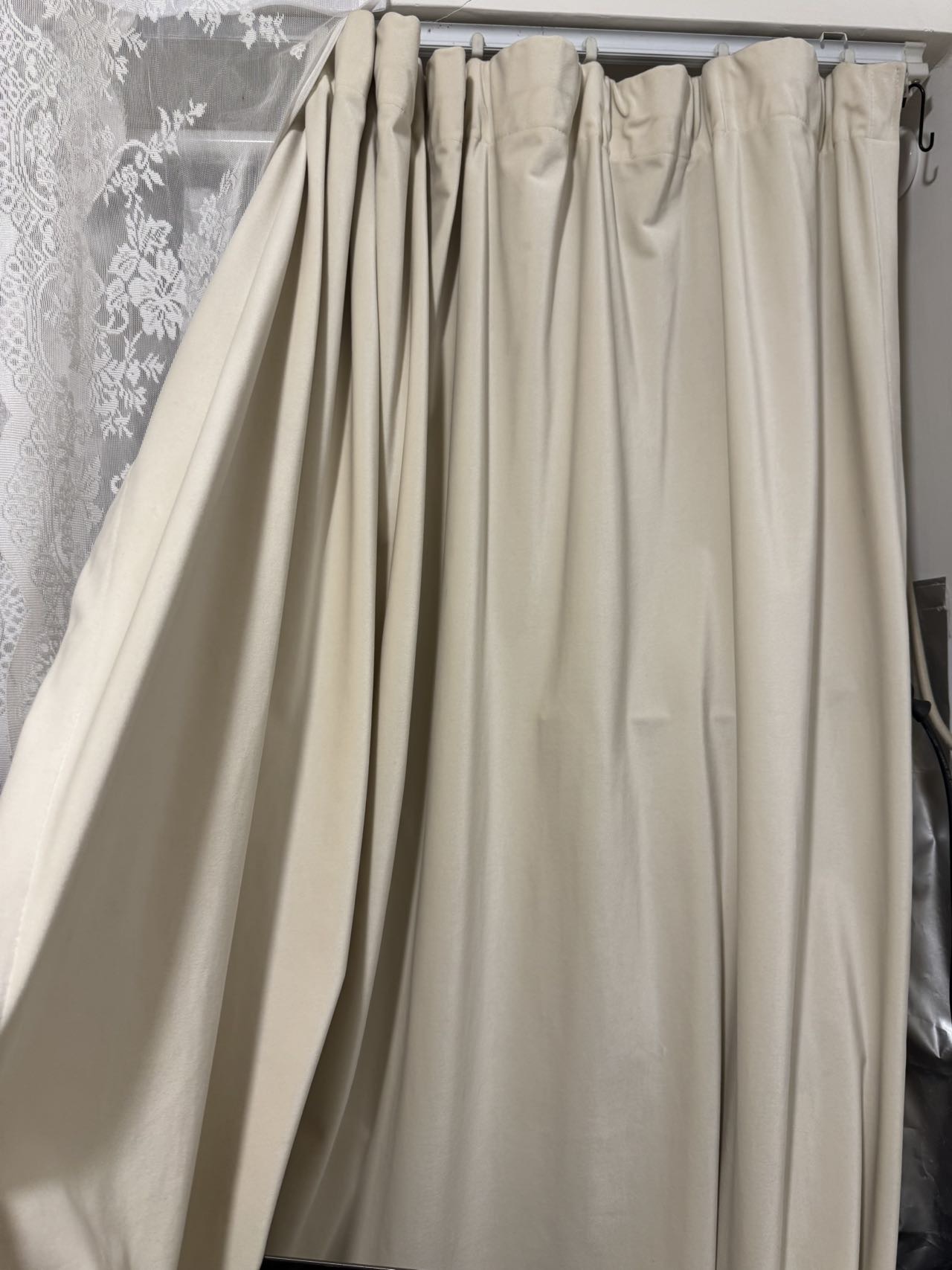 奶白厚实丝绒窗帘  1.2m*2m