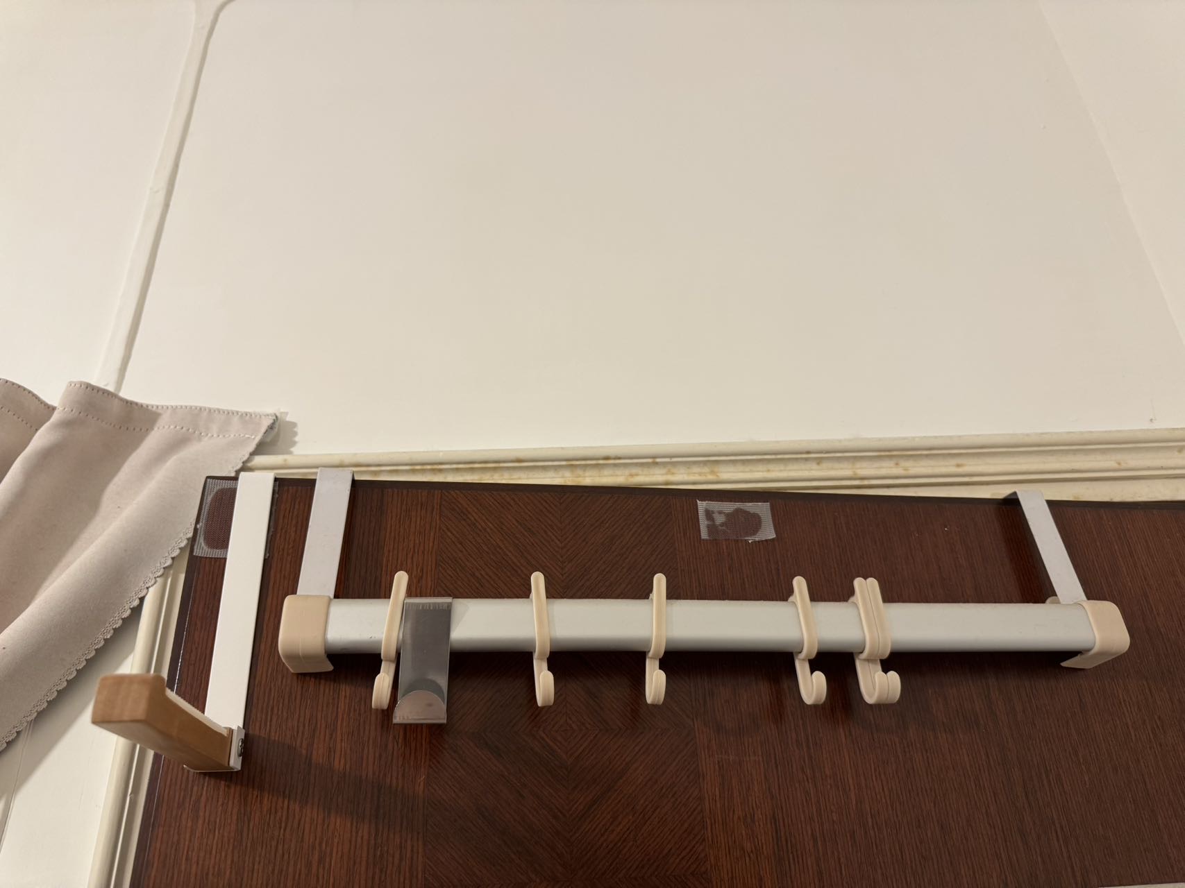 门后挂钩，可挂很厚的门