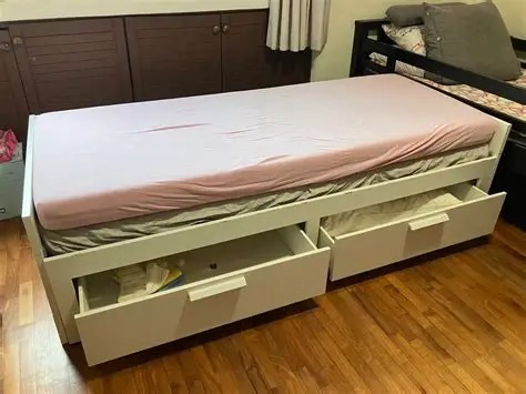 床，床垫，桌椅（搬家出东西）