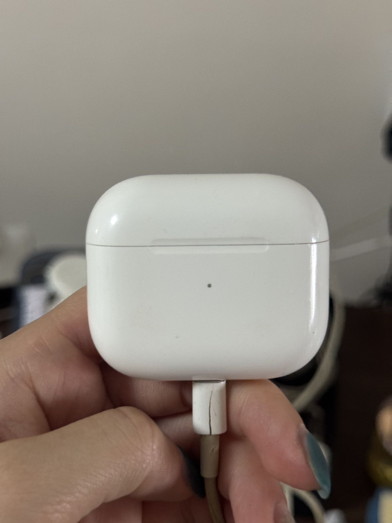 Airpods二代充电仓