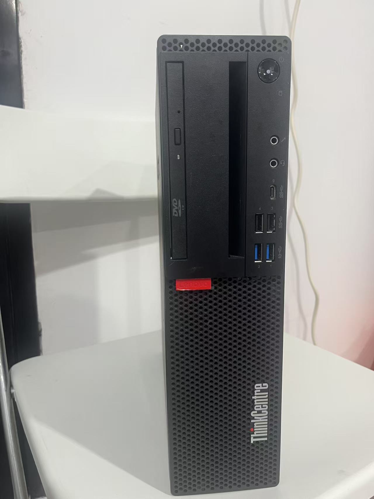 Lenovo ThinkCentre M720s 桌上型電腦 - Core i5 i5-8500 - 8/ 16 GB RAM - 256 /512 /1TB SSD - 小型外形