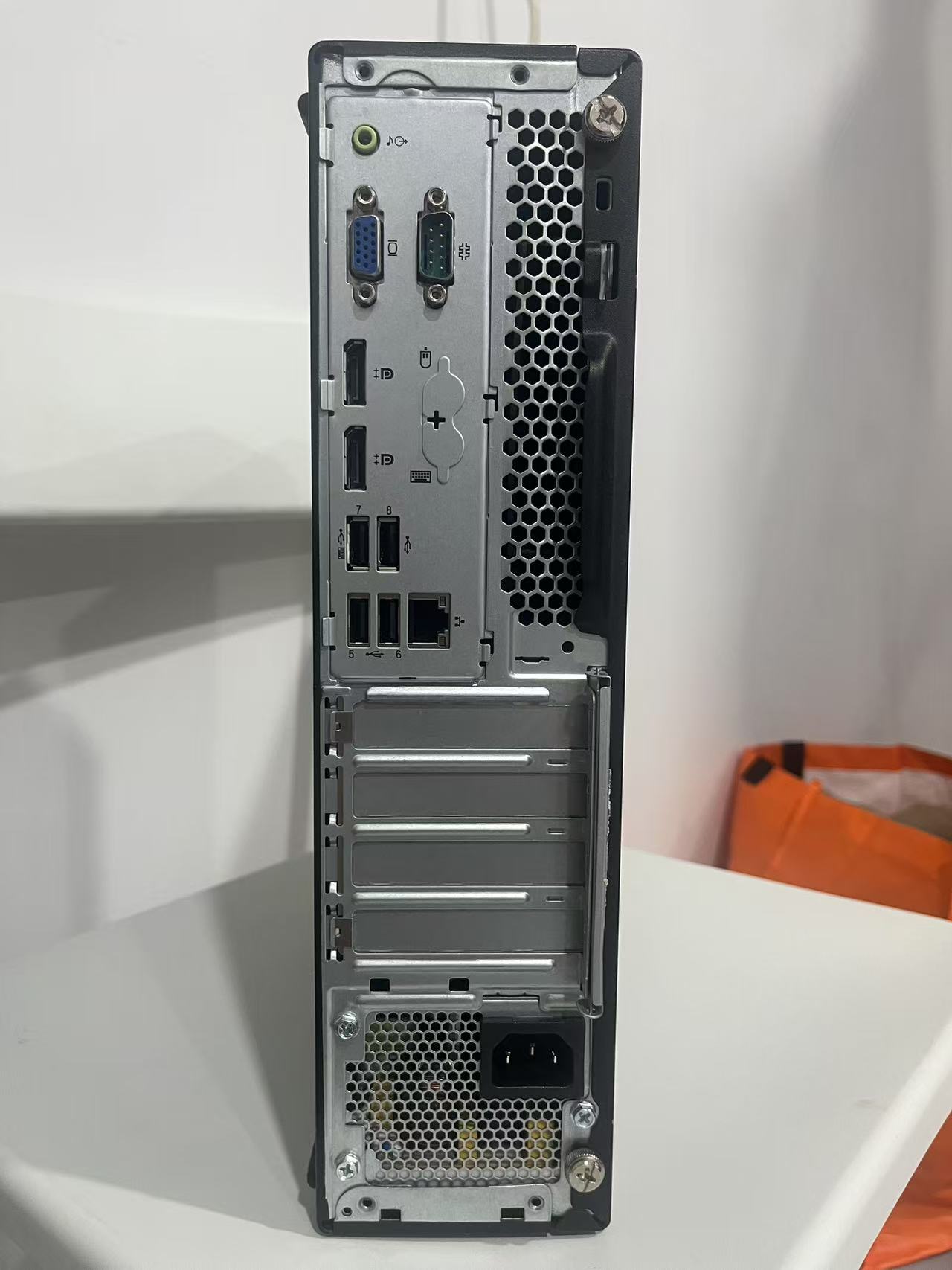 Lenovo ThinkCentre M720s 桌上型電腦 - Core i5 i5-8500 - 8/ 16 GB RAM - 256 /512 /1TB SSD - 小型外形