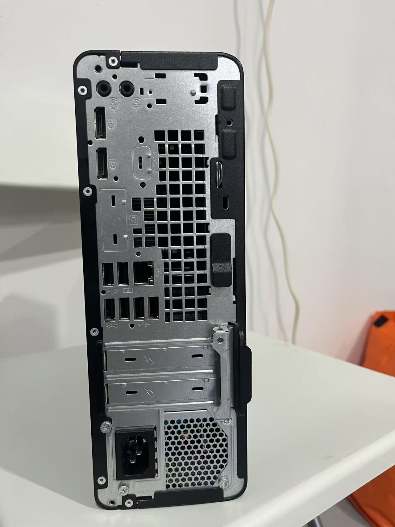 HP ProDesk 600 G3 SFF 桌上型電腦 Intel Core i5-6500 8GB DDR4 RAM、512GB SSD、Type-C、、WiFi、Windows 10（黑色）