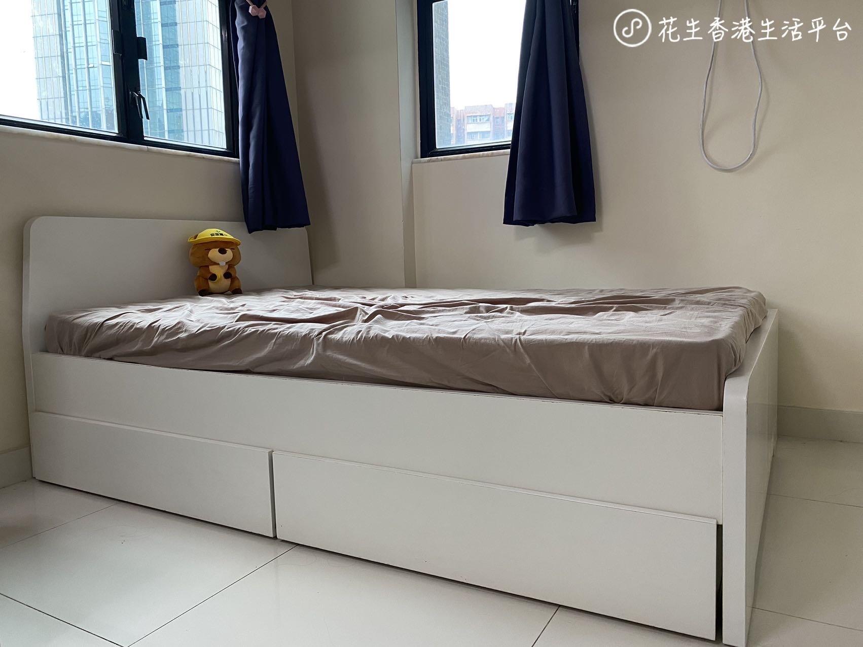 双人床 / 柜子 / 跪凳 / 茶几 / 双人沙发