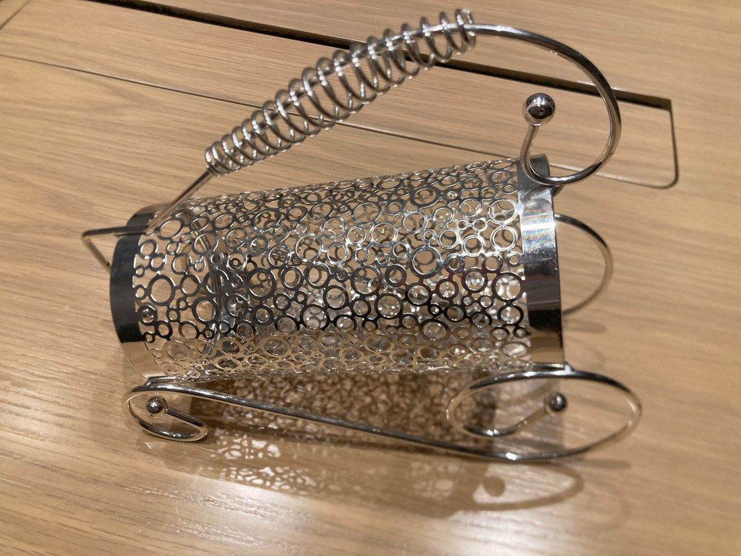 銀色鏤空金屬紅酒架