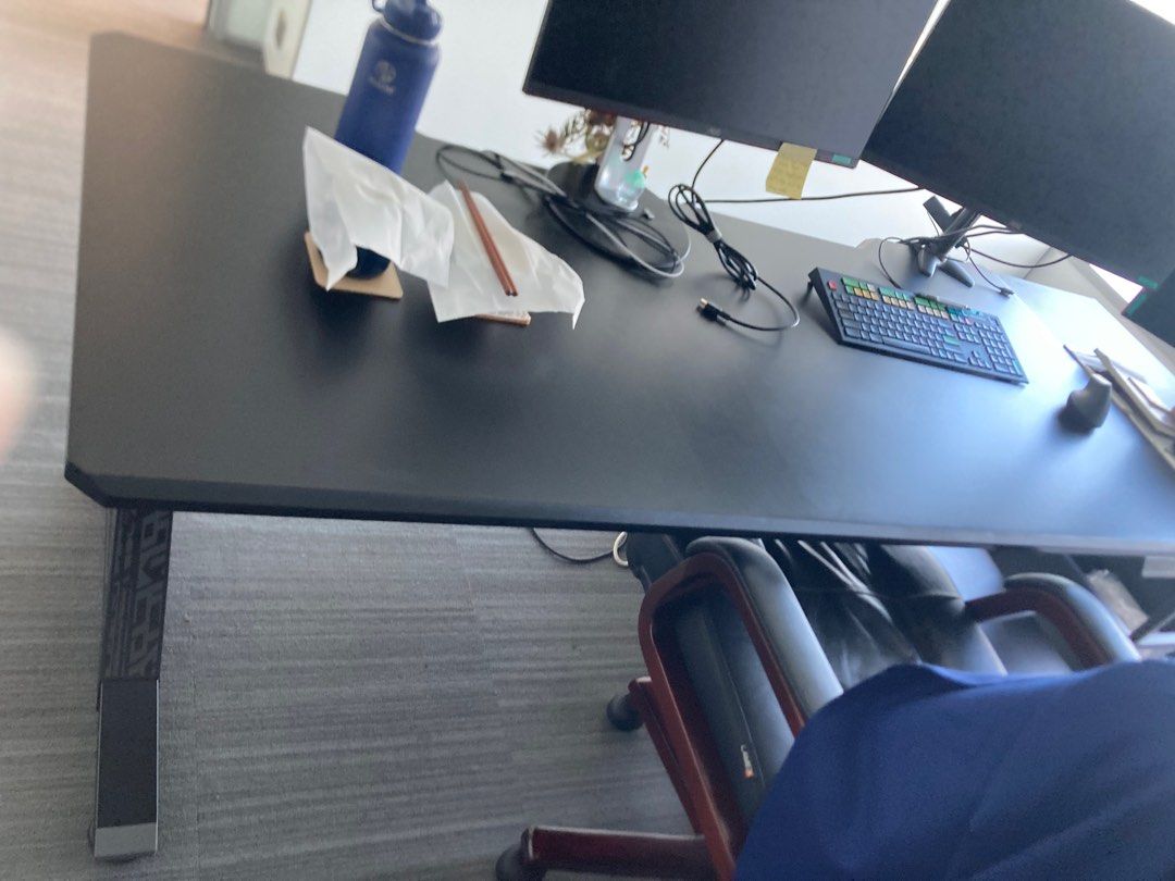 IKEA 電動升降檯