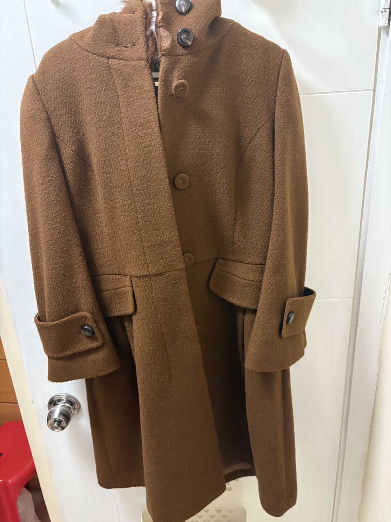 棕色呢子大衣