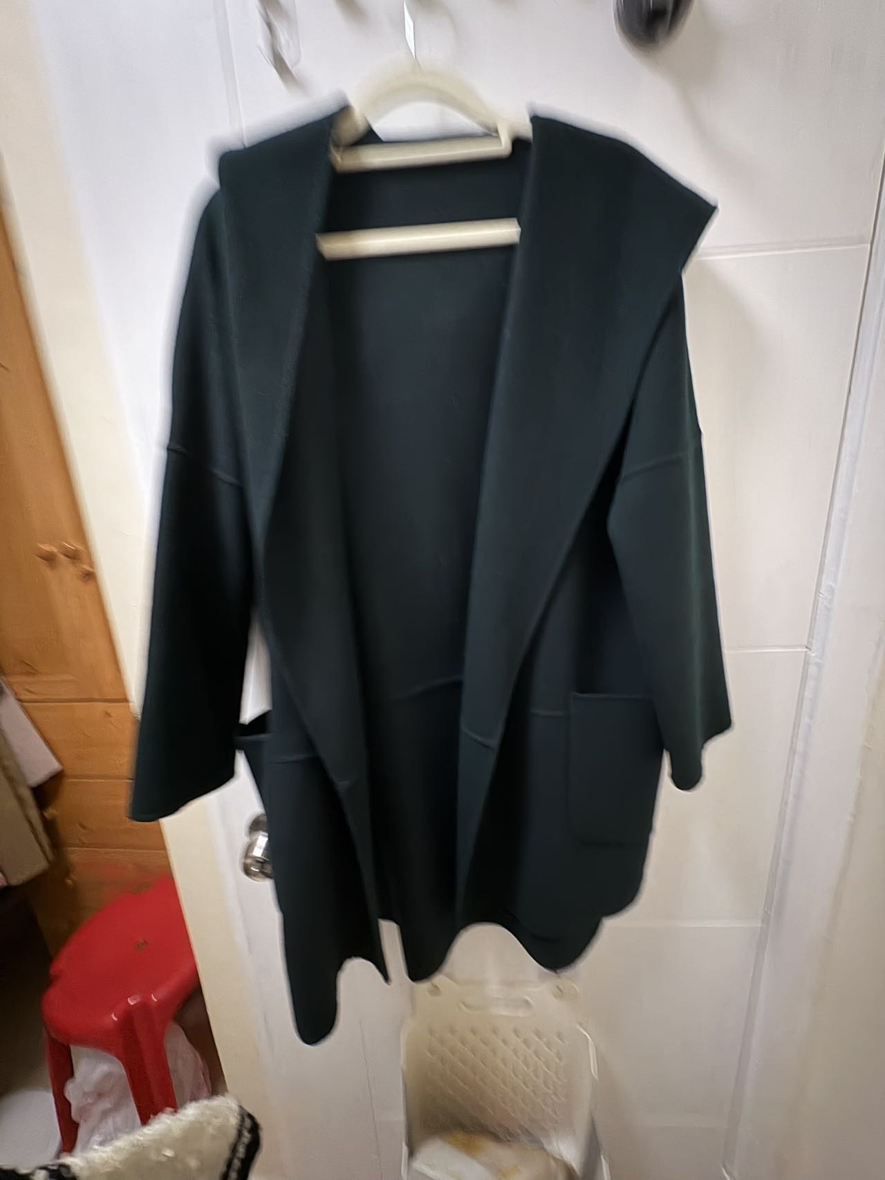 深绿色毛呢大衣