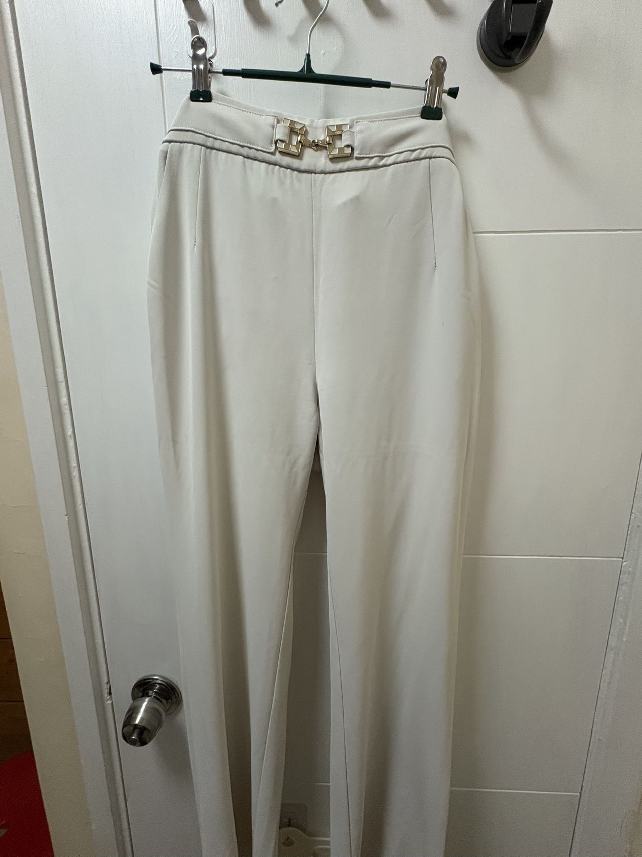 白色西装裤子