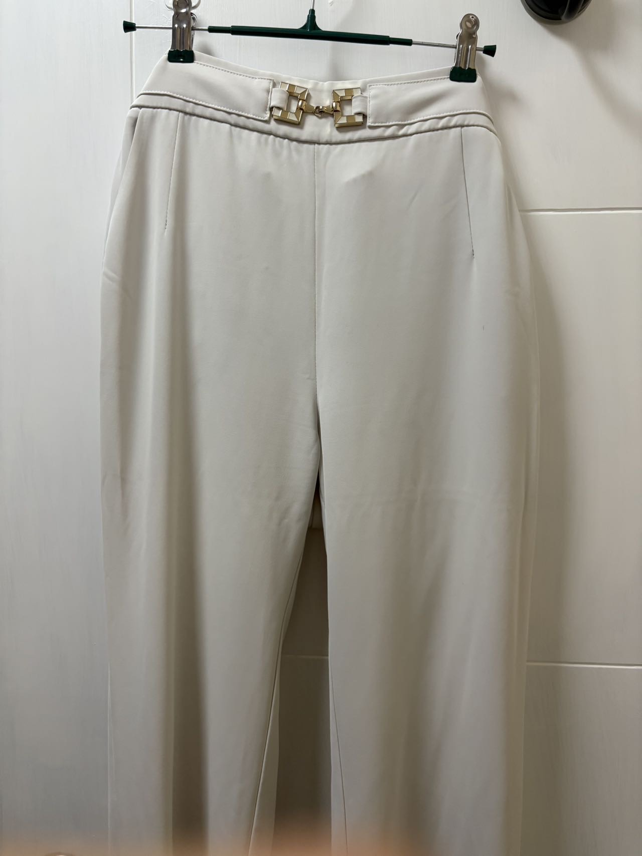 白色西装裤子