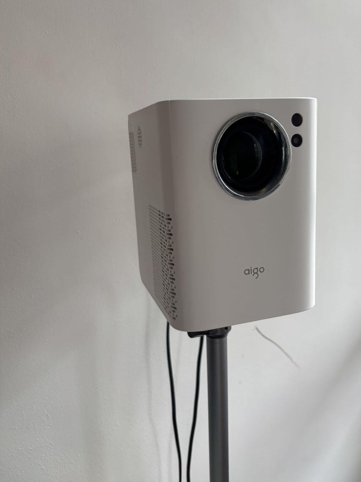 爱国者投影仪+1.2m落地支架