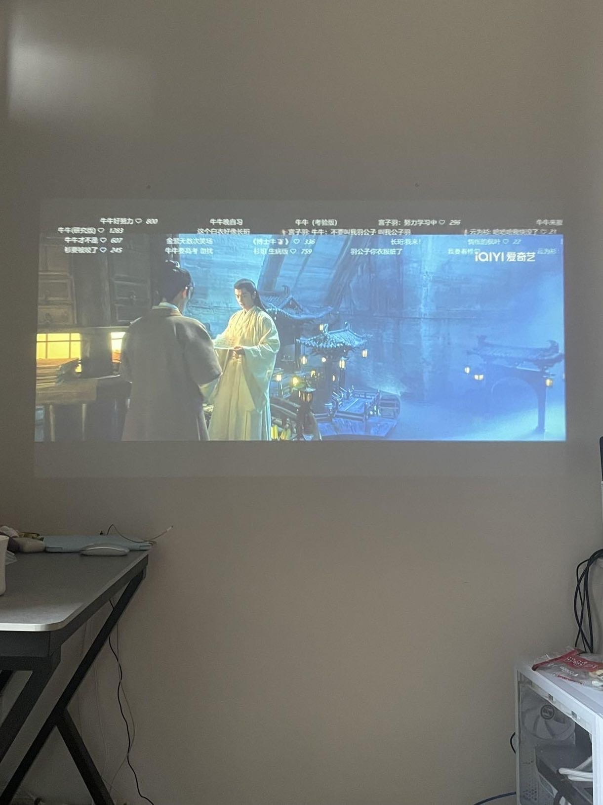 爱国者投影仪+1.2m落地支架