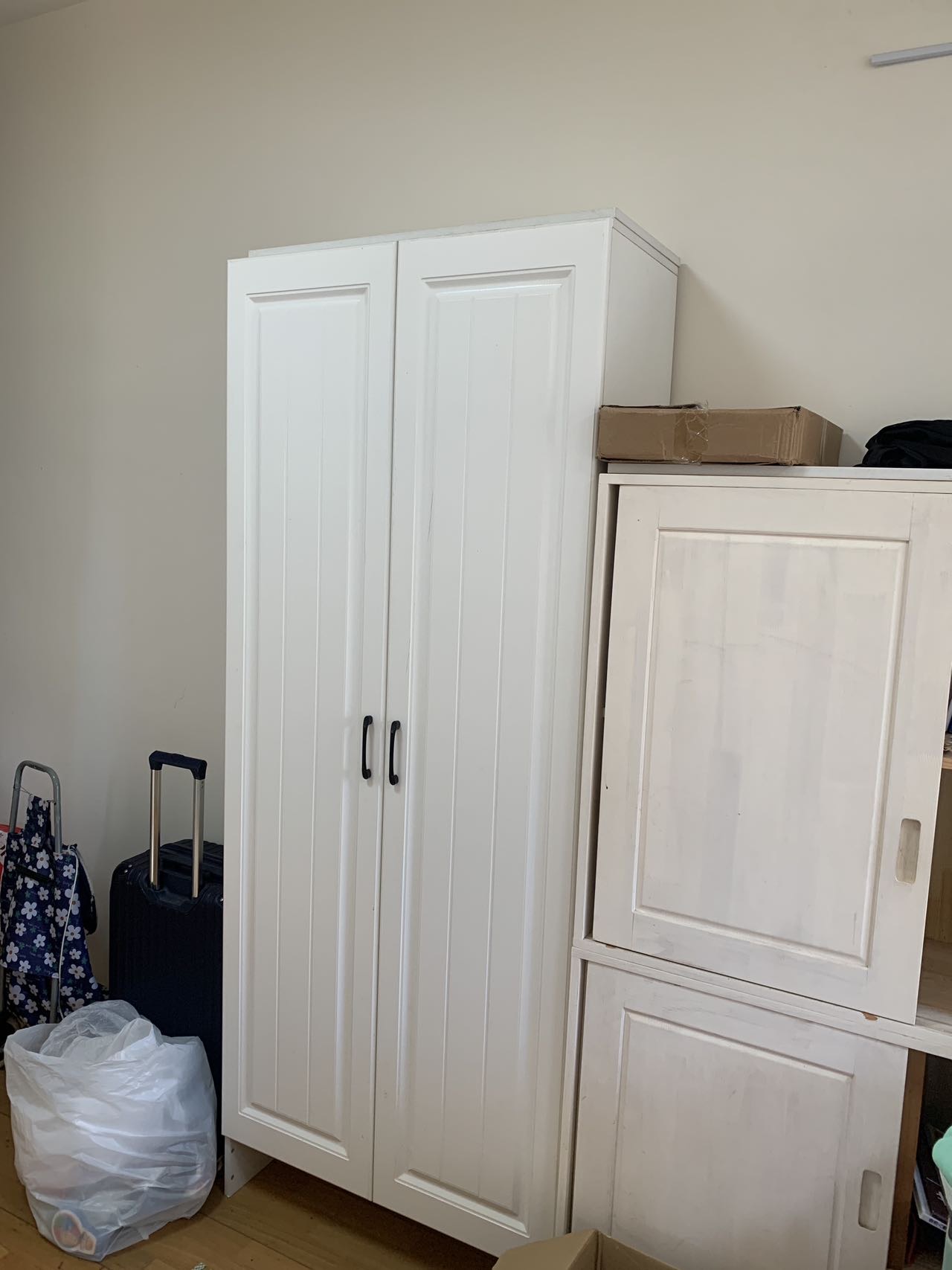 沙发床、学习桌、柜等